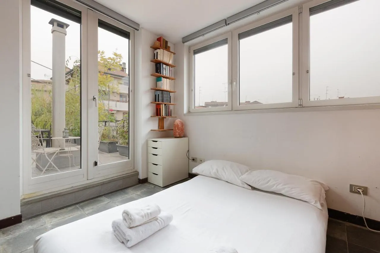 Apt With Huge Terrace- Calvairate District Milan 0*,